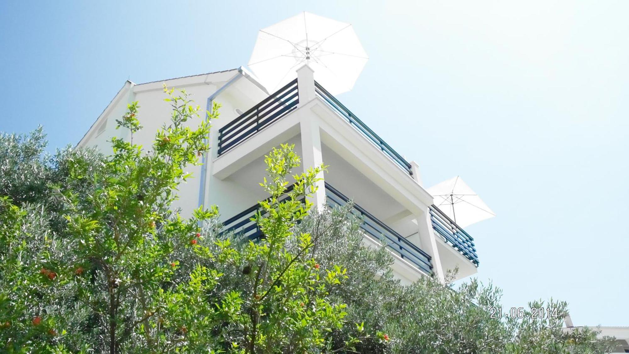 Apartments Sea View Омиш Экстерьер фото