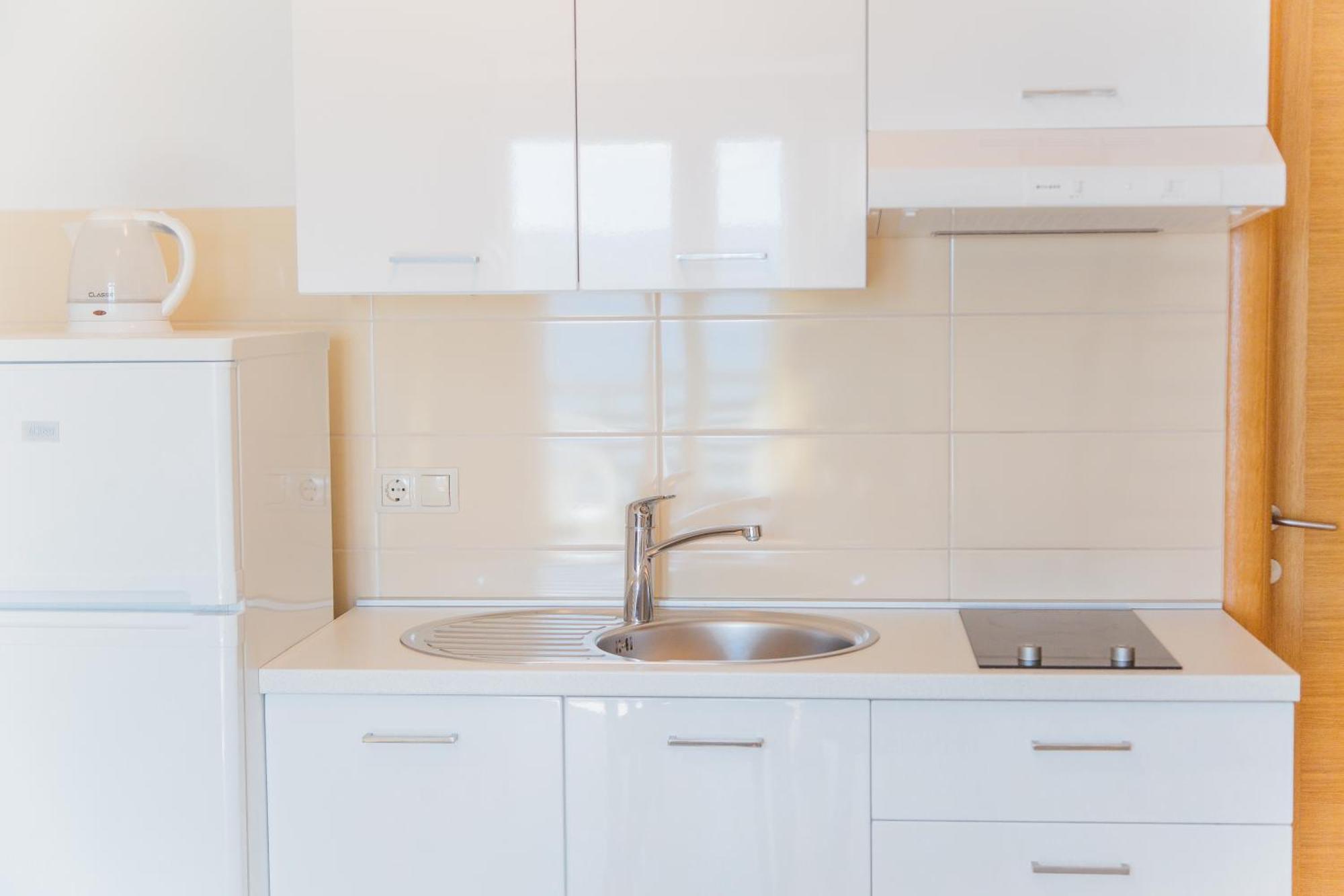 Apartments Sea View Омиш Номер фото