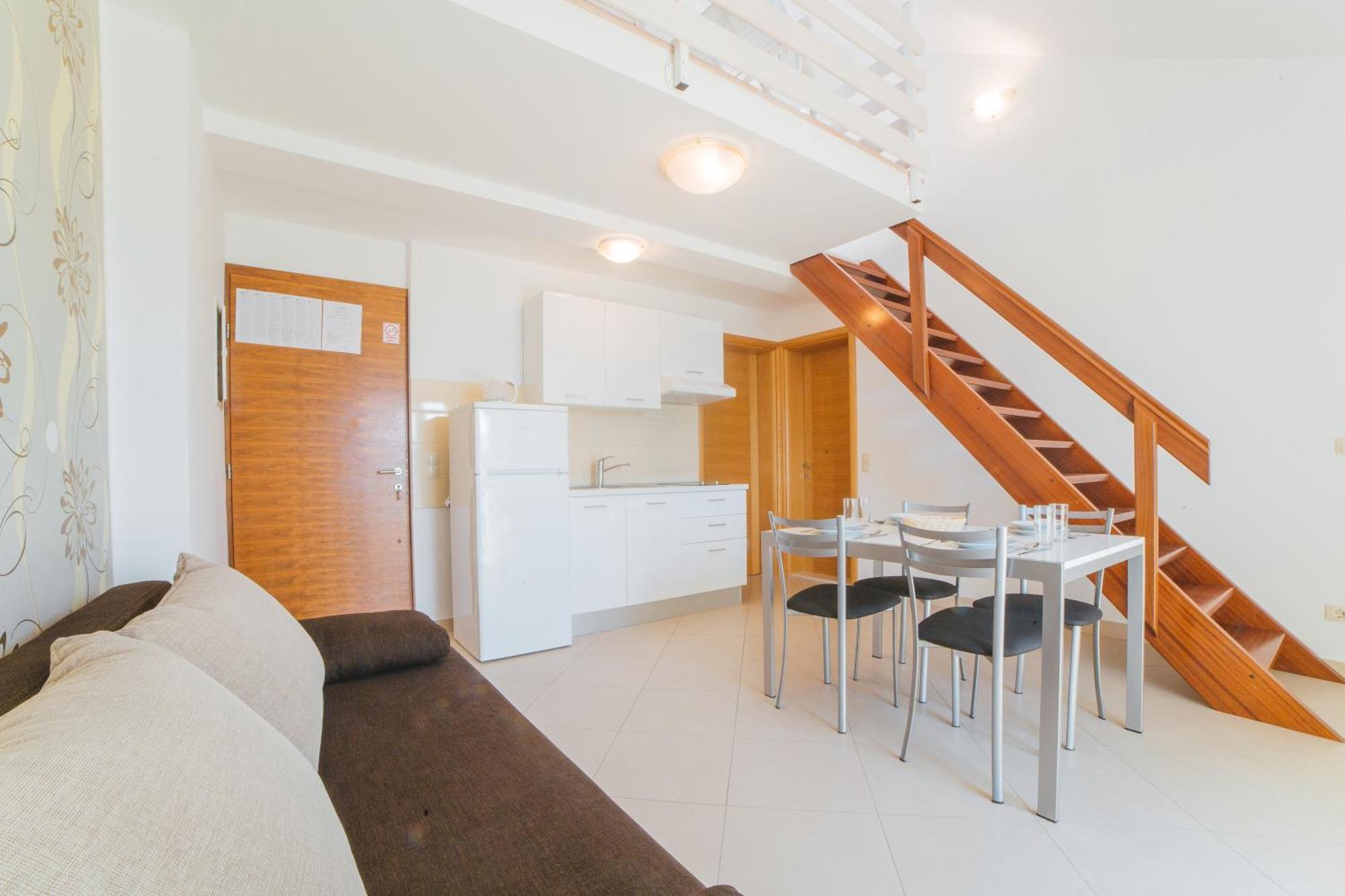 Apartments Sea View Омиш Номер фото