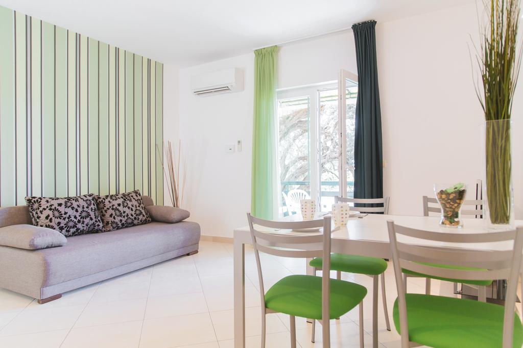 Apartments Sea View Омиш Экстерьер фото
