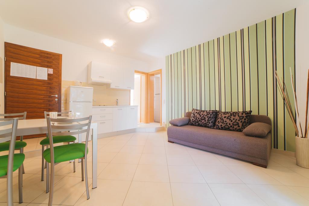 Apartments Sea View Омиш Экстерьер фото