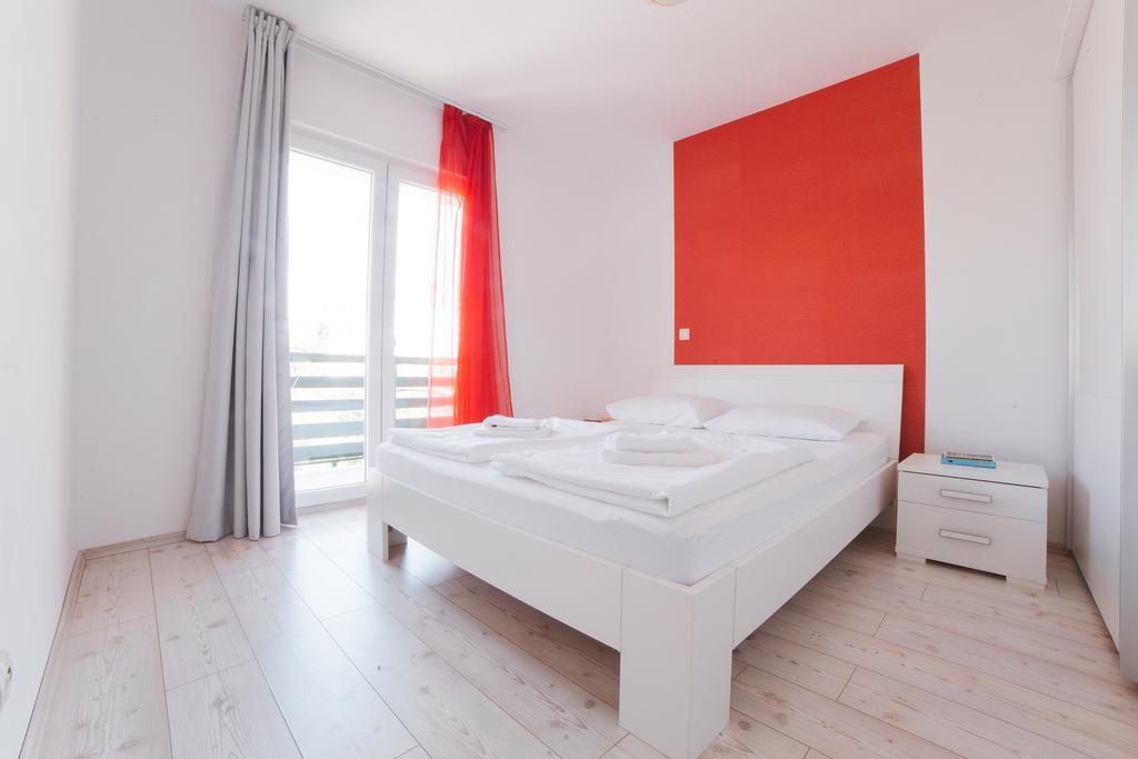 Apartments Sea View Омиш Экстерьер фото