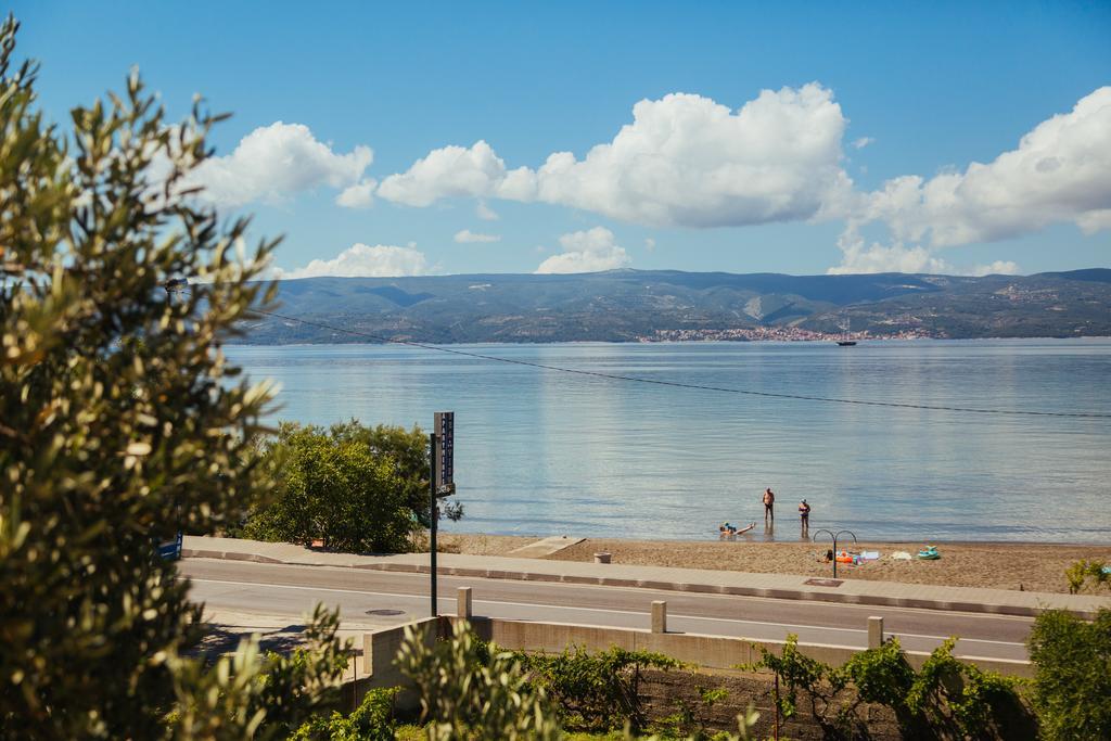 Apartments Sea View Омиш Экстерьер фото