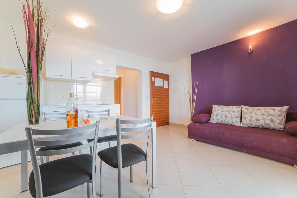 Apartments Sea View Омиш Экстерьер фото