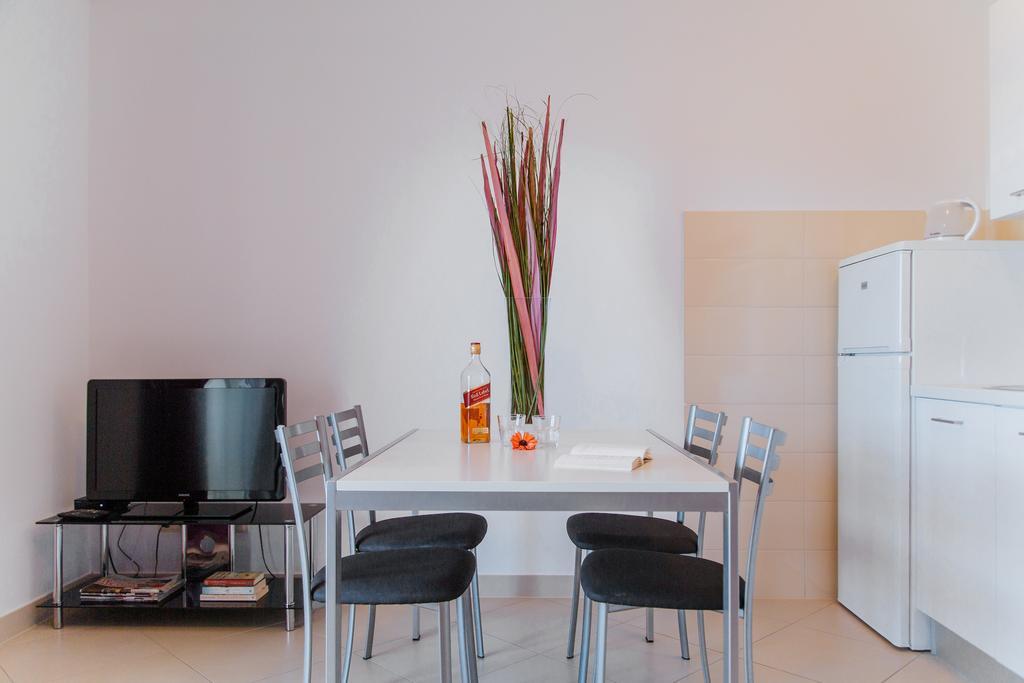 Apartments Sea View Омиш Экстерьер фото
