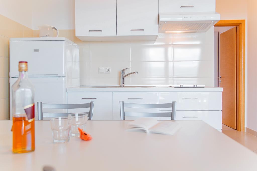 Apartments Sea View Омиш Экстерьер фото
