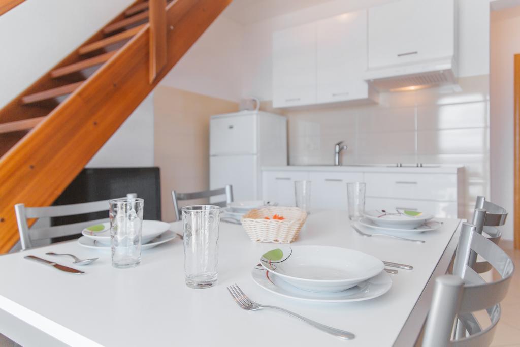 Apartments Sea View Омиш Экстерьер фото