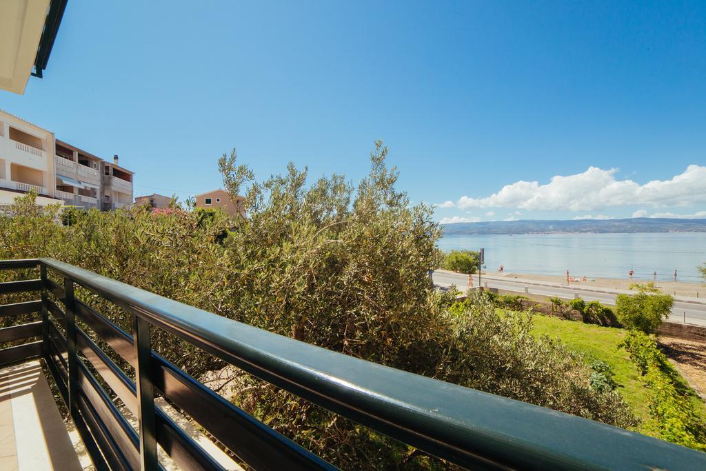 Apartments Sea View Омиш Экстерьер фото