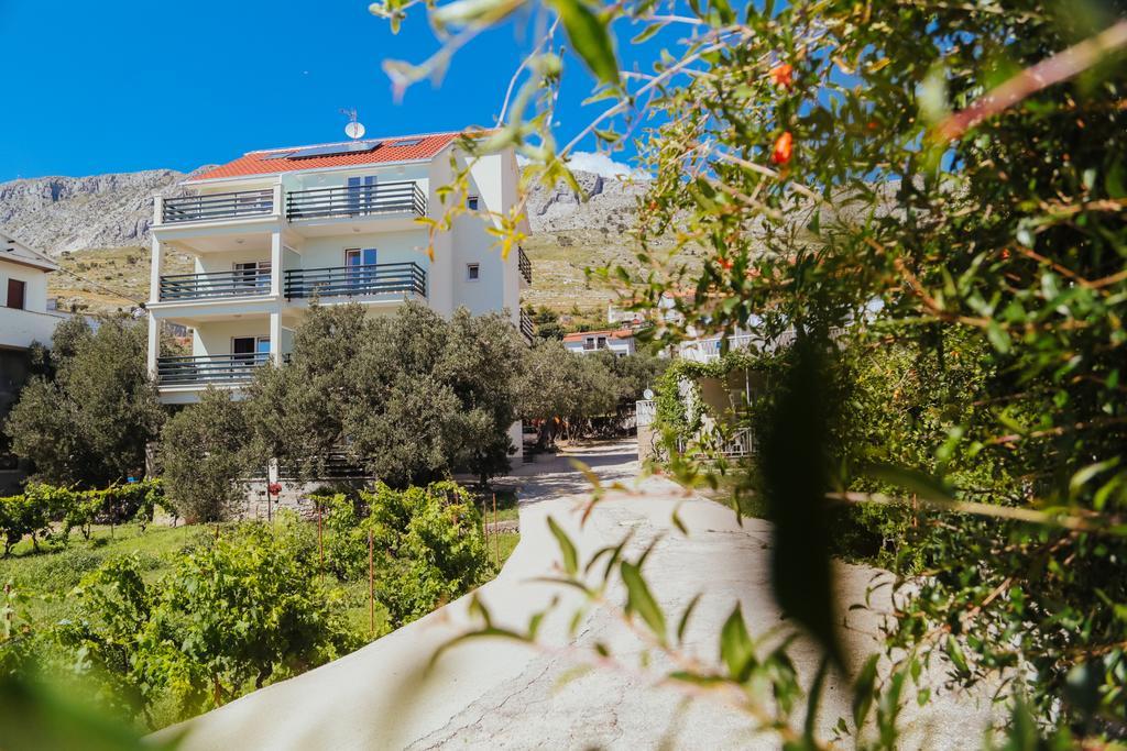 Apartments Sea View Омиш Экстерьер фото