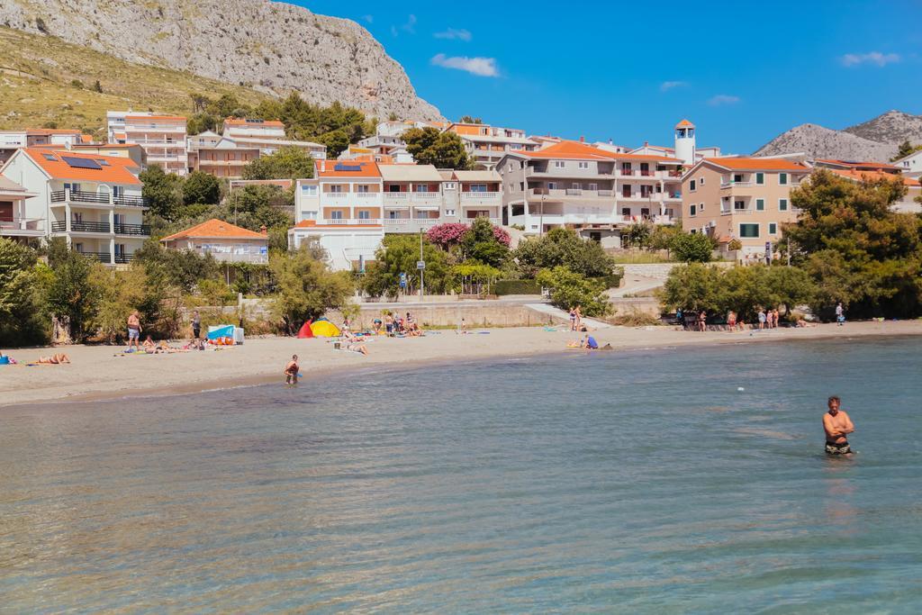 Apartments Sea View Омиш Экстерьер фото